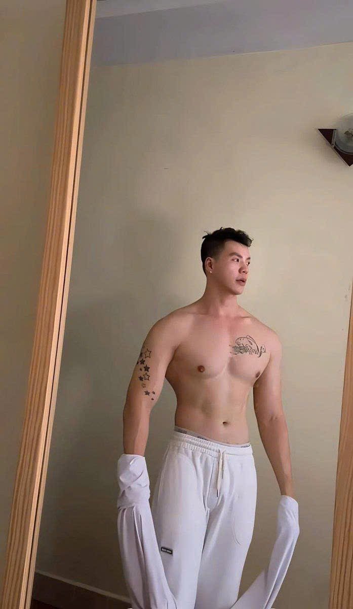 Trihotzfkh's tweet photo. Hot tiktok của mấy đứa đây
Đẹp trai body vạm vỡ nhưng vẫn banh đít lên cho trai đ.u nhé...
Nhìn con Cac lúc rút ra kêu cái sực thốn ghê !!! https://t.co/j1VUB4qyfV
