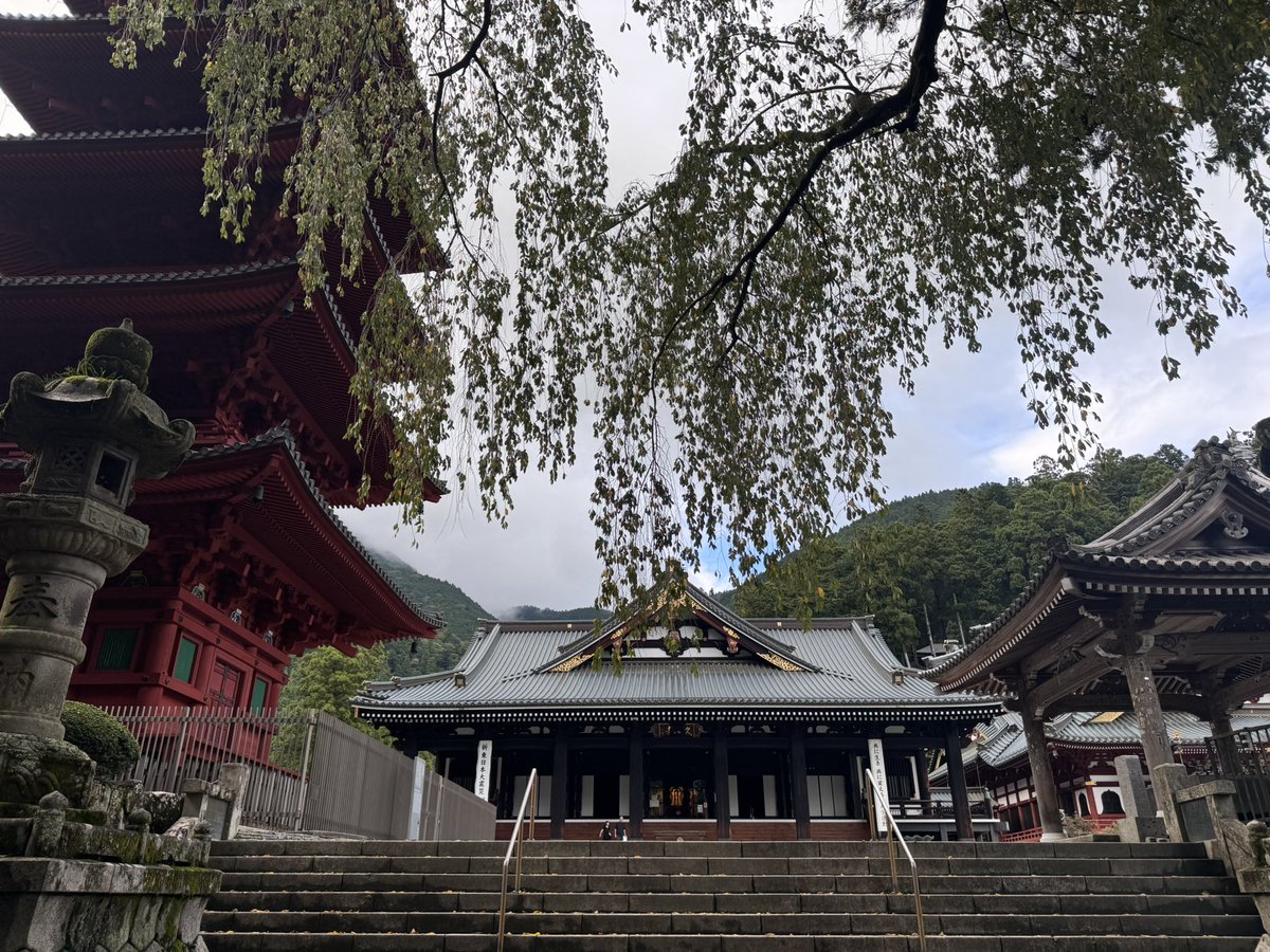 othd20's tweet photo. 身延山久遠寺！素敵でした✨️
鐘撞き観れて良かった☗-（'-'） https://t.co/8xOQVVFp9C