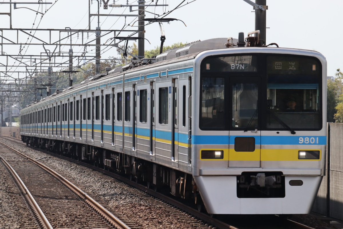 6pz0pc's tweet photo. 定期鉄のいいところ
➀期間限定の仕様(ヘッドマーク等)
➁偶然に遭遇する回送・試運転
➂まれに起きる代走
➃ライトが壊れる
　いつか廃車になる

※写真は過去のものです。 https://t.co/G4QWO19yKn