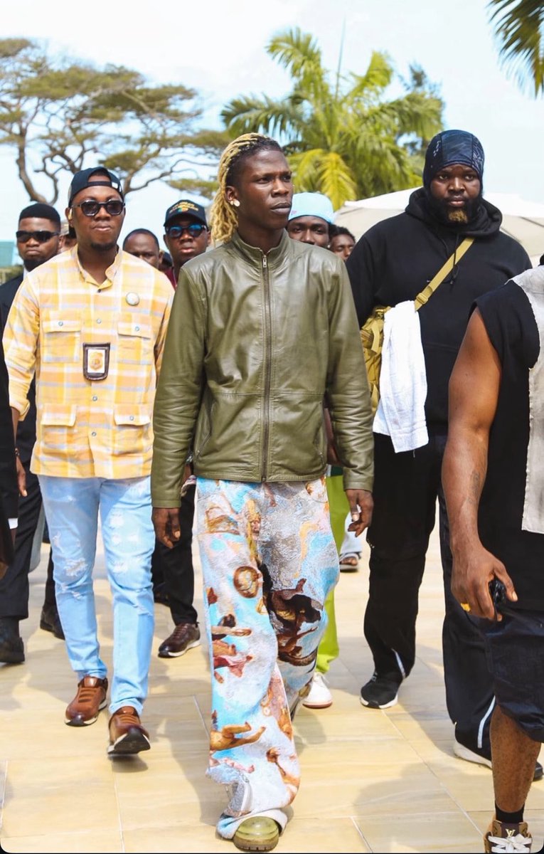 Olamide0fficial's tweet photo. NO SEYI NO VIBEZ!! OGO IN BENIN 😍🇧🇯 https://t.co/72OFAHjLsS