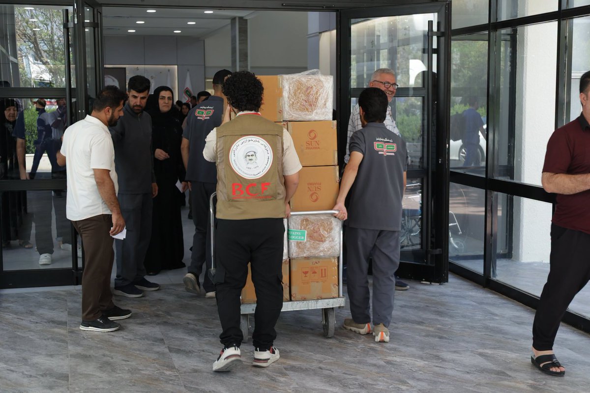 BarzaniCF's tweet photo. Barzani Charity Foundation Provides 150 Cartons of Medicines to Rizgari Teaching Hospital

Barzani Charity Foundation, in cooperation with HAWKARY Pharmaceuticals, provided 150 cartons of medicines, valued at 135 million IQD, to Rizgari Teaching Hospital in Erbil.
The Foundation’s Health Unit delivered the medicines to the hospital as part of its Local and International Medical Assistance Project, which aims to support healthcare institutions and help meet patients’ medical needs.
In response to the assistance, Dr. Ibrahim Khalil, Head of the Pharmacy Department at Rizgari Teaching Hospital, expressed his gratitude to the Barzani Charity Foundation and HAWKARY Pharmaceuticals, praising their valuable support. He emphasized that providing medicines to hospitals significantly facilitates the treatment of patients and helps healthcare institutions meet their medical needs.