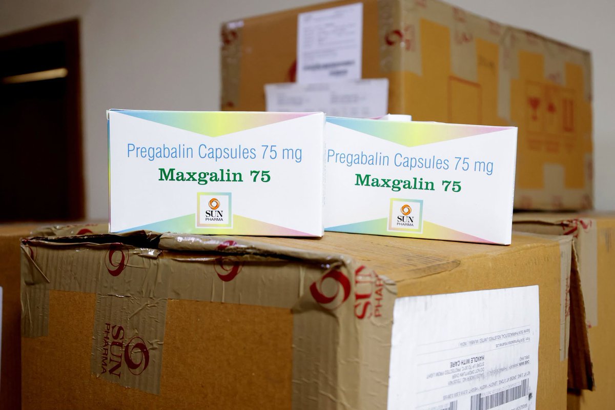 BarzaniCF's tweet photo. Barzani Charity Foundation Provides 150 Cartons of Medicines to Rizgari Teaching Hospital

Barzani Charity Foundation, in cooperation with HAWKARY Pharmaceuticals, provided 150 cartons of medicines, valued at 135 million IQD, to Rizgari Teaching Hospital in Erbil.
The Foundation’s Health Unit delivered the medicines to the hospital as part of its Local and International Medical Assistance Project, which aims to support healthcare institutions and help meet patients’ medical needs.
In response to the assistance, Dr. Ibrahim Khalil, Head of the Pharmacy Department at Rizgari Teaching Hospital, expressed his gratitude to the Barzani Charity Foundation and HAWKARY Pharmaceuticals, praising their valuable support. He emphasized that providing medicines to hospitals significantly facilitates the treatment of patients and helps healthcare institutions meet their medical needs.