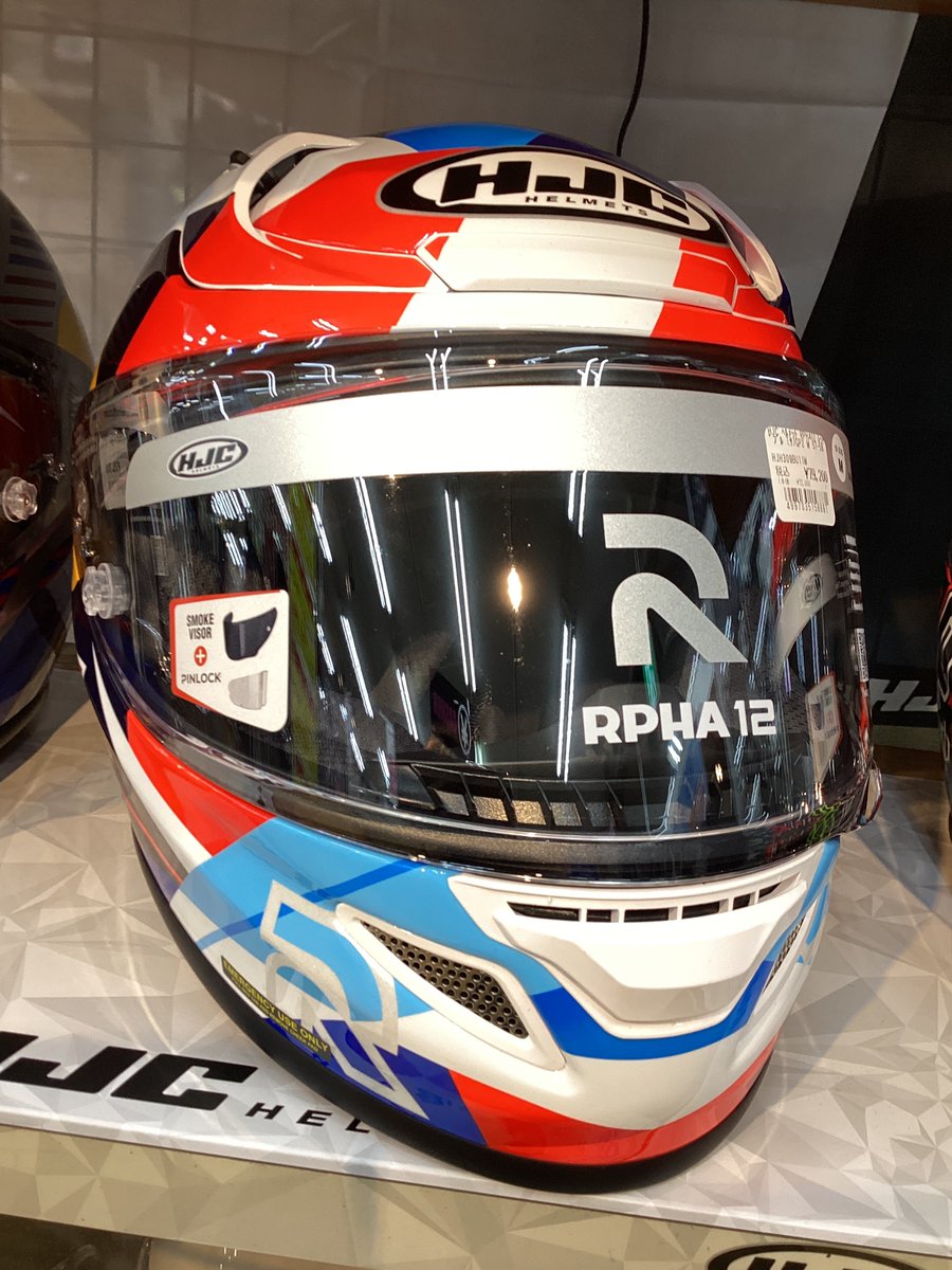 AdachiNaps's tweet photo. 🏆商品紹介🏆
#HJC の「RPHA 12 レッドブル ミサノ GP2(数量限定生産)」はMサイズのみ在庫アリ!
https://t.co/ALsf3BTGS1
#ナップス #バイク https://t.co/8nHWC1Axaa