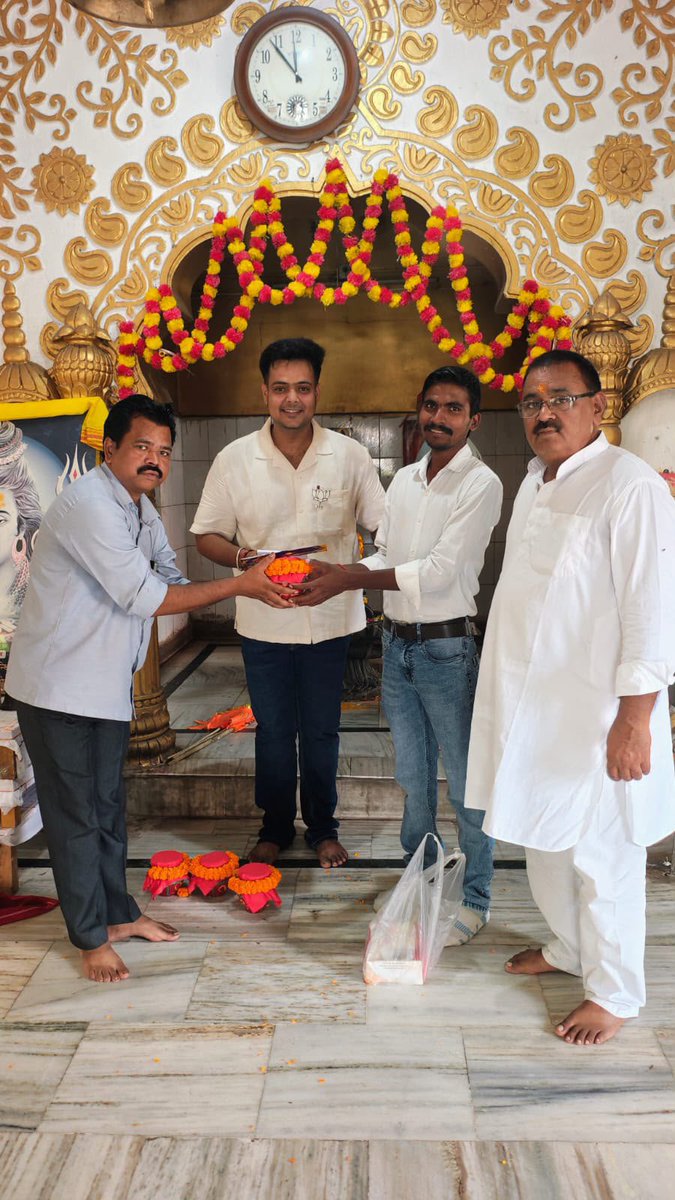 bjp4bokaronagar's tweet photo. 🚩 समरसता संकल्प अभियान | बोकारो 🚩

संत शिरोमणि गुरु रविदास जी महाराज की 650वीं पावन जयंती के उपलक्ष्य में बोकारो नगर भाजपा द्वारा आयोजित मंडल स्तरीय कलश वंदन अभियान के माध्यम से समाज में समानता, समरसता और एकता का संदेश घर-घर पहुंचाने का संकल्प लिया गया��� 🙏🚩

जय गुरुदेव 🙏 https://t.co/cobwJc2Qsw
