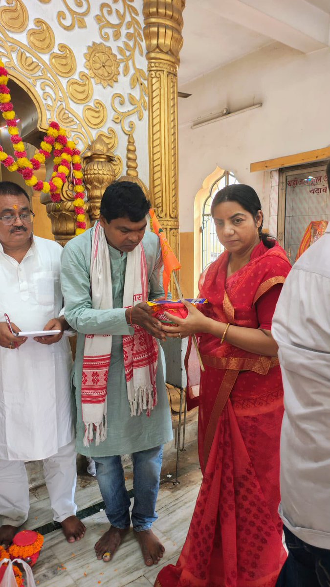 bjp4bokaronagar's tweet photo. 🚩 समरसता संकल्प अभियान | बोकारो 🚩

संत शिरोमणि गुरु रविदास जी महाराज की 650वीं पावन जयंती के उपलक्ष्य में बोकारो नगर भाजपा द्वारा आयोजित मंडल स्तरीय कलश वंदन अभियान के माध्यम से समाज में समानता, समरसता और एकता का संदेश घर-घर पहुंचाने का संकल्प लिया गया��� 🙏🚩

जय गुरुदेव 🙏 https://t.co/cobwJc2Qsw