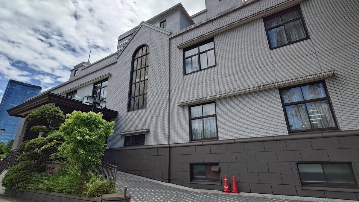 matatabilabo's tweet photo. 霞が関の穴場レトロ洋食

ー 法曹会館 レストラン・マロニエ ー
東京
谷崎潤一郎の小説「細雪」にも登場する名店、渋谷・道玄坂 二葉亭の流れを汲む昭和洋食に加えバラエティ豊かなメニューをお得に楽しめます。食券制で早くて美味しいのでランチにピッタリです!
建物は学士会館新館を手がけた藤村朗氏 https://t.co/d7b8v83jdk