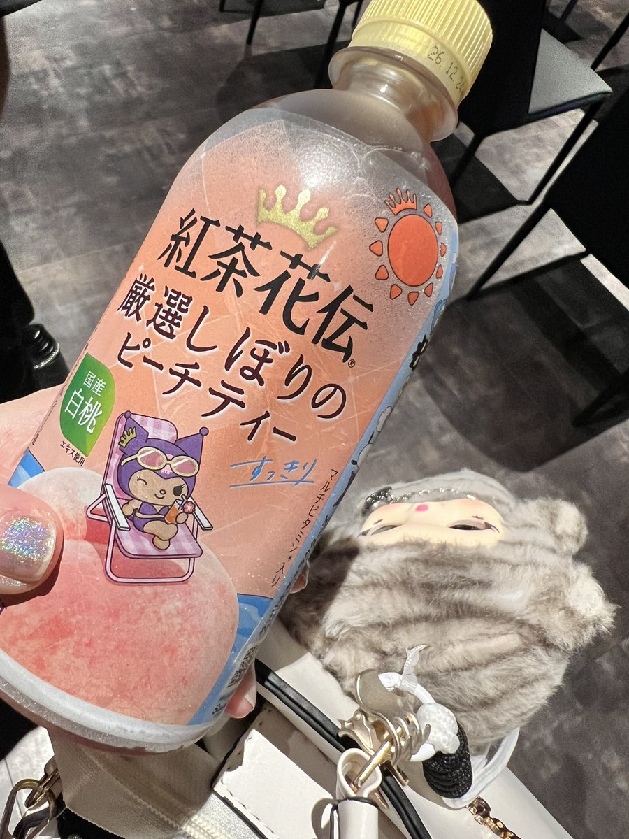 C10verM's tweet photo. え、飲み物紅茶花伝頼んだら
クロミち��んなんやが？
は？しぃ兄のライブでコレは天才だろ👏
#詩人さん普段行かないところツアー https://t.co/6MwrMH9RkJ