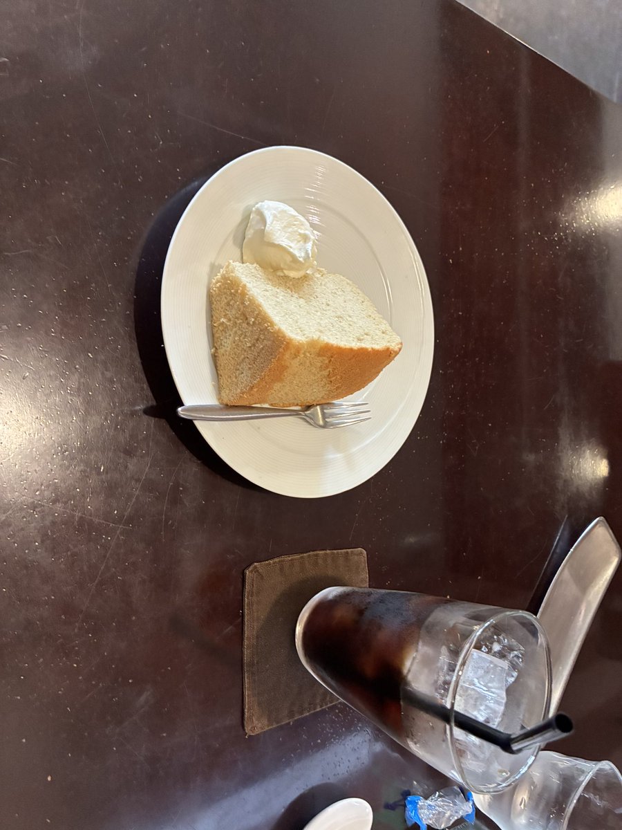 kenpangy's tweet photo. シフォンケーキ食べておみくじは吉！！さいこー！！！ https://t.co/DIFRilOqIt