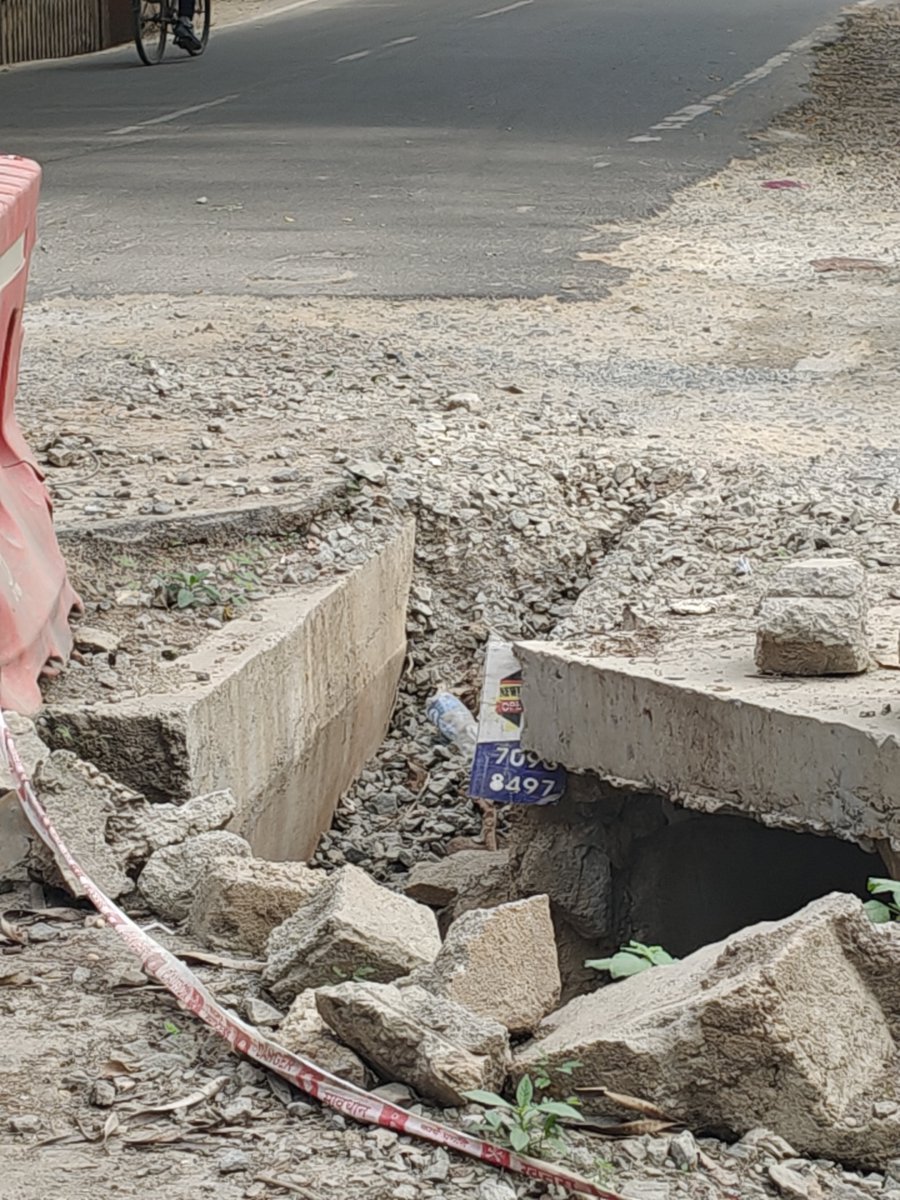 mithunmahendra's tweet photo. @krishnabgowda this is a fatal gap left in the middle of the expanded road on Brigade woods road ECC Road, the gap as visible had already caused a taxi falling in the gap, this is a key road used for travel to and from ITPL, this needs your intervention, Thanks, in advance https://t.co/csGSF9apFR