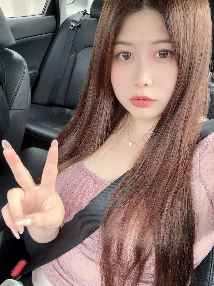 LoganPeter26gf's tweet photo. 听说大多数男人嘴上喊着喜欢纯欲少女，看到我这种生过宝宝依然紧致高挑的熟女身材，却连路都走不动？？ #熟女 #反差 https://t.co/9Q3biJ9wQD