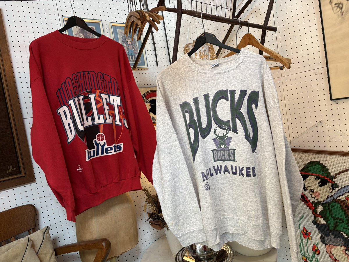 chum1979's tweet photo. 90's NBA
プリントスウェット

左
WASHINGTON BULLETS
アメリカ製
2XLサイズ
¥4,900+tax
ウィザーズの前身チーム

右
MILWAUKEE BUCKS
アメリカ製
XLサイズ
¥5,900+tax https://t.co/NNgNtD8iZe