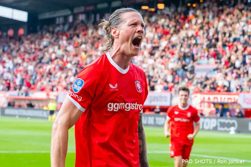 TwenteInsite's tweet photo. Boodschap Ronaldo motiveerde Weghorst na gemiste penalty: "Dat zal ik nooit vergeten"🔥
👇🏼
#fctwente #tweado https://t.co/3NmtEsDjat