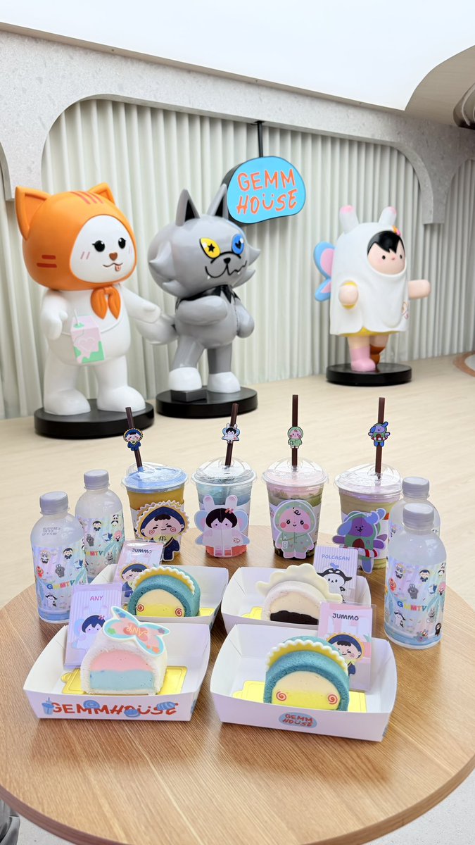 bwhymyboys's tweet photo. มาคาเฟ่อย่าลืมสั่งน้ำเปล่านะจ๊ะ55555555
#GEMMHOUSE https://t.co/n8CJWxS4rT