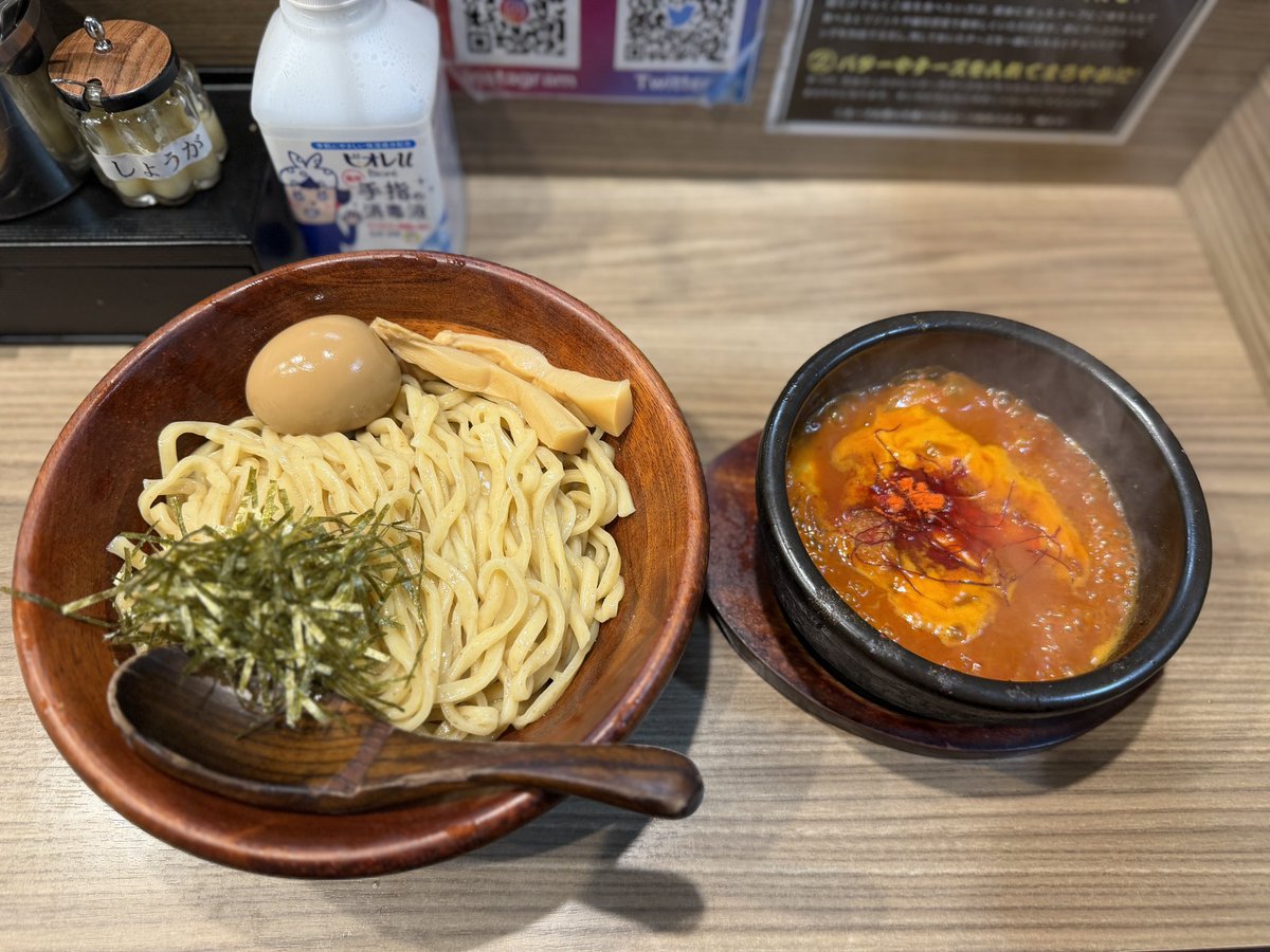 ntaaaaa2's tweet photo. 昨日は松田凌さんのバーイベとディスグーニーのオールナイトのハシゴでした！

どちらも楽しかったし、構ってくれたみなさまありがとうございました！
あと、イベ後に北千住で食べた辛つけめんめちゃくちゃ美味しかったのでついでにおいておきます

私は仕事いってきま https://t.co/FEqP7wOd4S