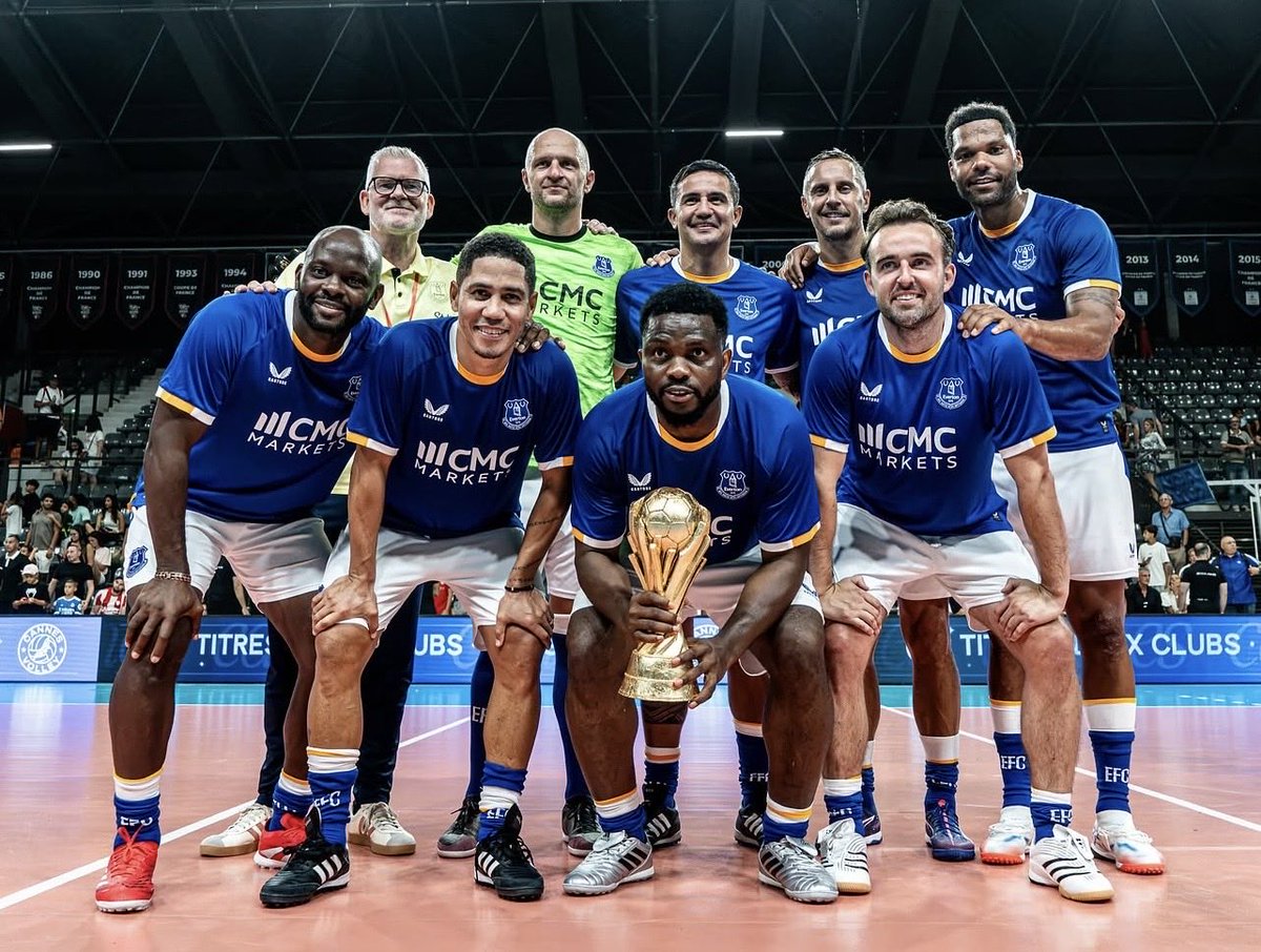 bluekippercom's tweet photo. Well done to Everton Legends who won the Cannes Legends Trophy.

The team below Darren Griffiths, Jan Mucha, Tim Cahill (captain), Phil Jagielka, Joleon Lescott. 
Louis Saha, Steven Pienaar, Joseph Yobo, Jose Baxter. #EFC #Everton #UTFT https://t.co/HkFx6EoTaz