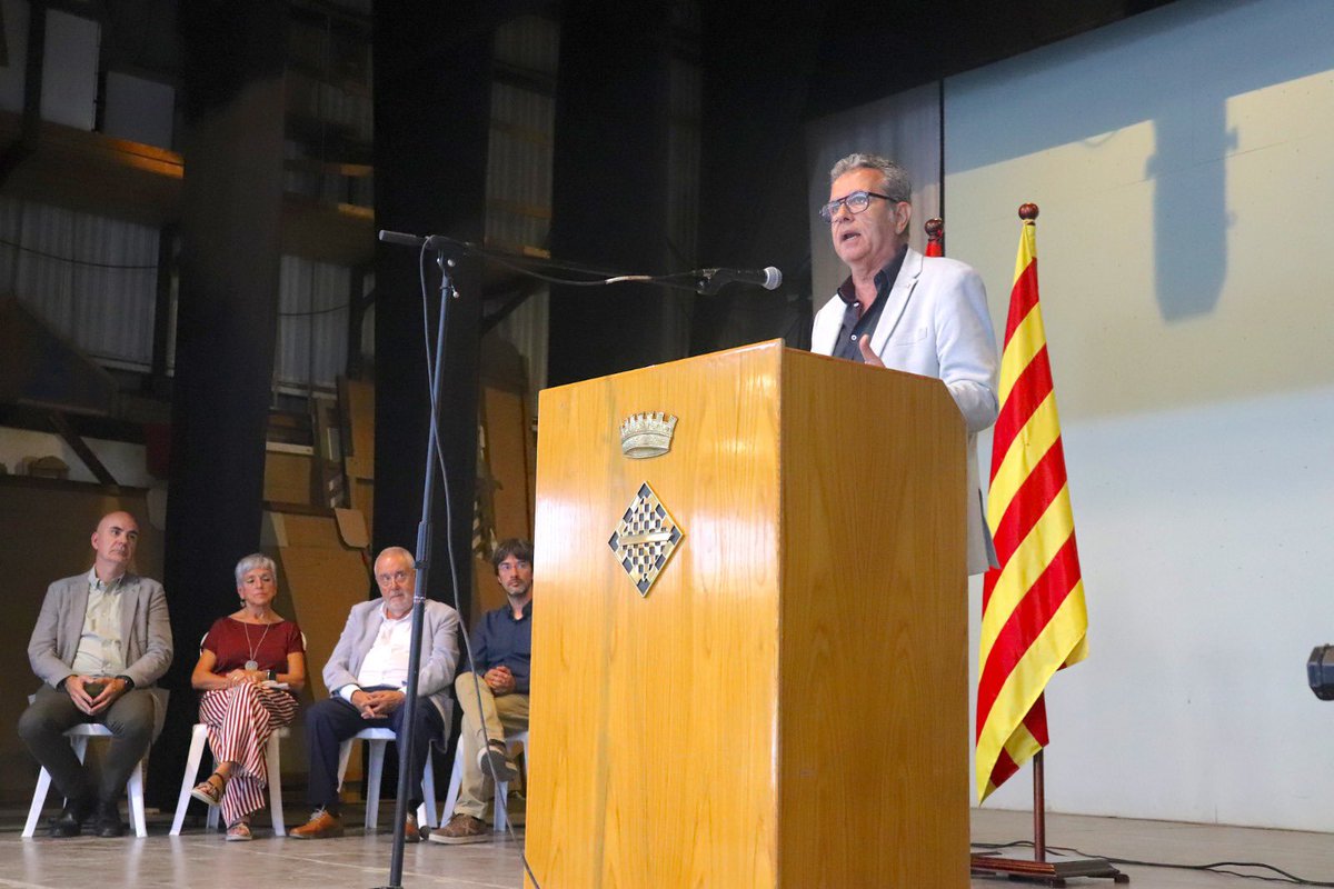 LoJoan's tweet photo. Aquest dissabte vaig assistir a la 1a Trobada de Casals de la Gent Gran del Pla d’Urgell, que va reunir prop de 250 persones dels 14 casals de la comarca. Fer comunitat, generar vincles i mantenir una vida social activa també és cuidar les persones. https://t.co/yJXBQNysSt