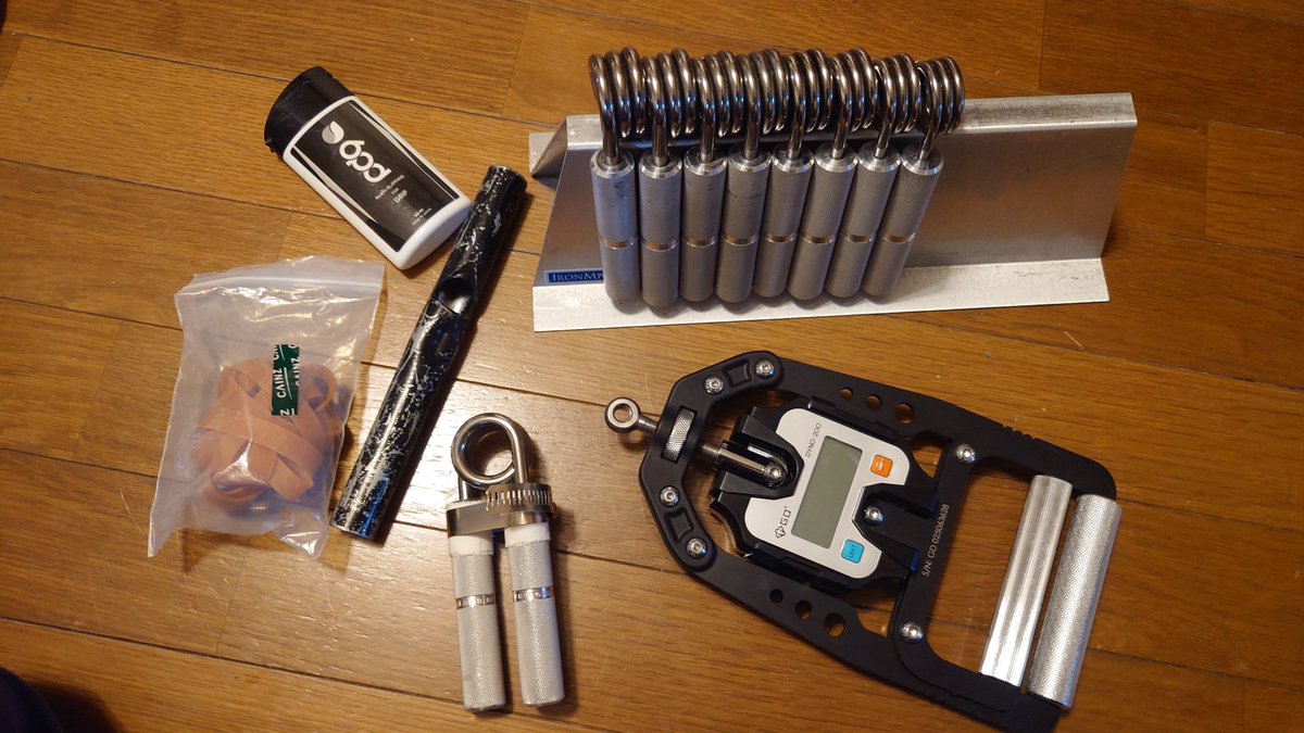 eggcompany's tweet photo. 今日で握力トレーニング初めて1年が経過しました。

去年は68kgだった握力も30歳で初めて握力トレを始めて今では右が最高114.4kg、左は95kgです。

でもやっぱり一番の後悔はもっと若い時から握力トレーニングに出会っていればと後悔��凄いです。 https://t.co/vOPd9jO8OR