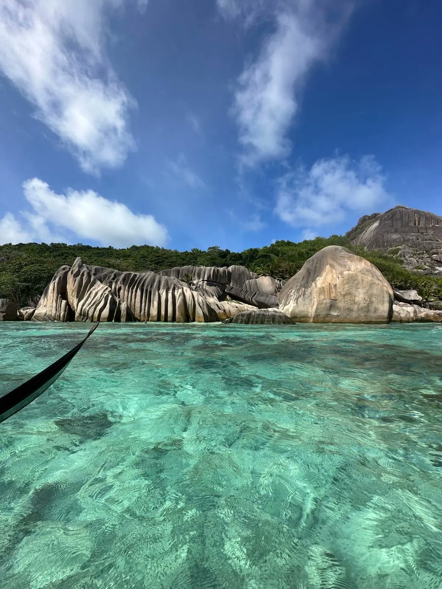 Emanjeanpry's tweet photo. Seychelles is not just a place, it’s a feeling of pure paradise. 🌴📷 #Seychelles #Paradise https://t.co/VfOfQzcdGC
