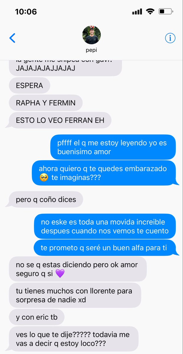 yoake75's tweet photo. ferran le enseña ao3 a pedri https://t.co/38MGcBOnap