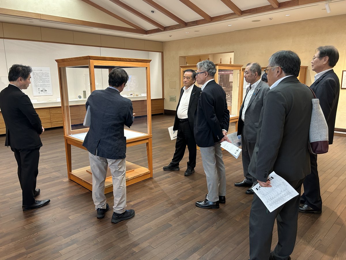 tetsu_artplaza's tweet photo. 先日、新潟県議会総務文教委員会の皆さまがテツ・アートプラザにご来館！クヴェレホールやniko and ... COFFEE、クヴェレ美術館をご視察いただきました✨
本日9/13(日)20:45～NHK「#日曜美術館 #アートシーン」再放送📺もぜひご覧ください！
#TAP https://t.co/1ZQ5BYvq9q