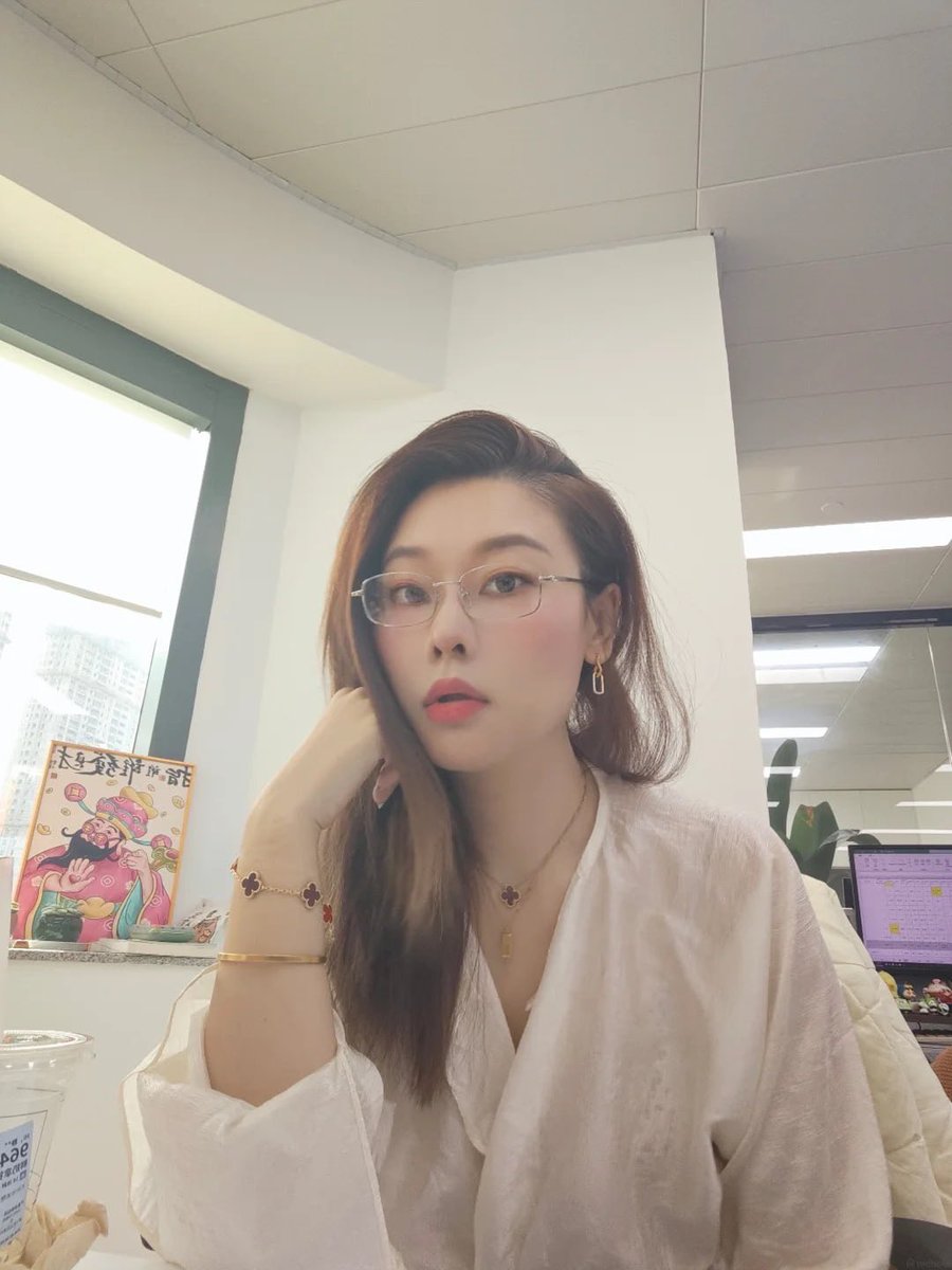 EugeneNelsdryl's tweet photo. 听说大多数男人嘴上喊着喜欢纯欲少女，看到我这种生过宝宝依然紧致高挑的熟女身材，却连路都走不动？ #熟女 #反差 https://t.co/JF1GKMRayb