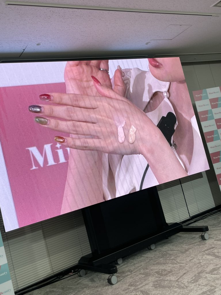 molkar_gr's tweet photo. くすみが1番気になるから、3種類のパウダーが光を拡散して目立たなくしてくれるの嬉しい🥺🩵

#キスファンミーティング2026に参加中 https://t.co/ySnglR1mTP