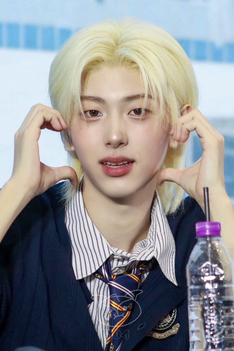 xvp4w's tweet photo. 260830 musicart HQ

#에이든 #aydn 
#에스플릿 #splayit https://t.co/cS7lFA3Xhx