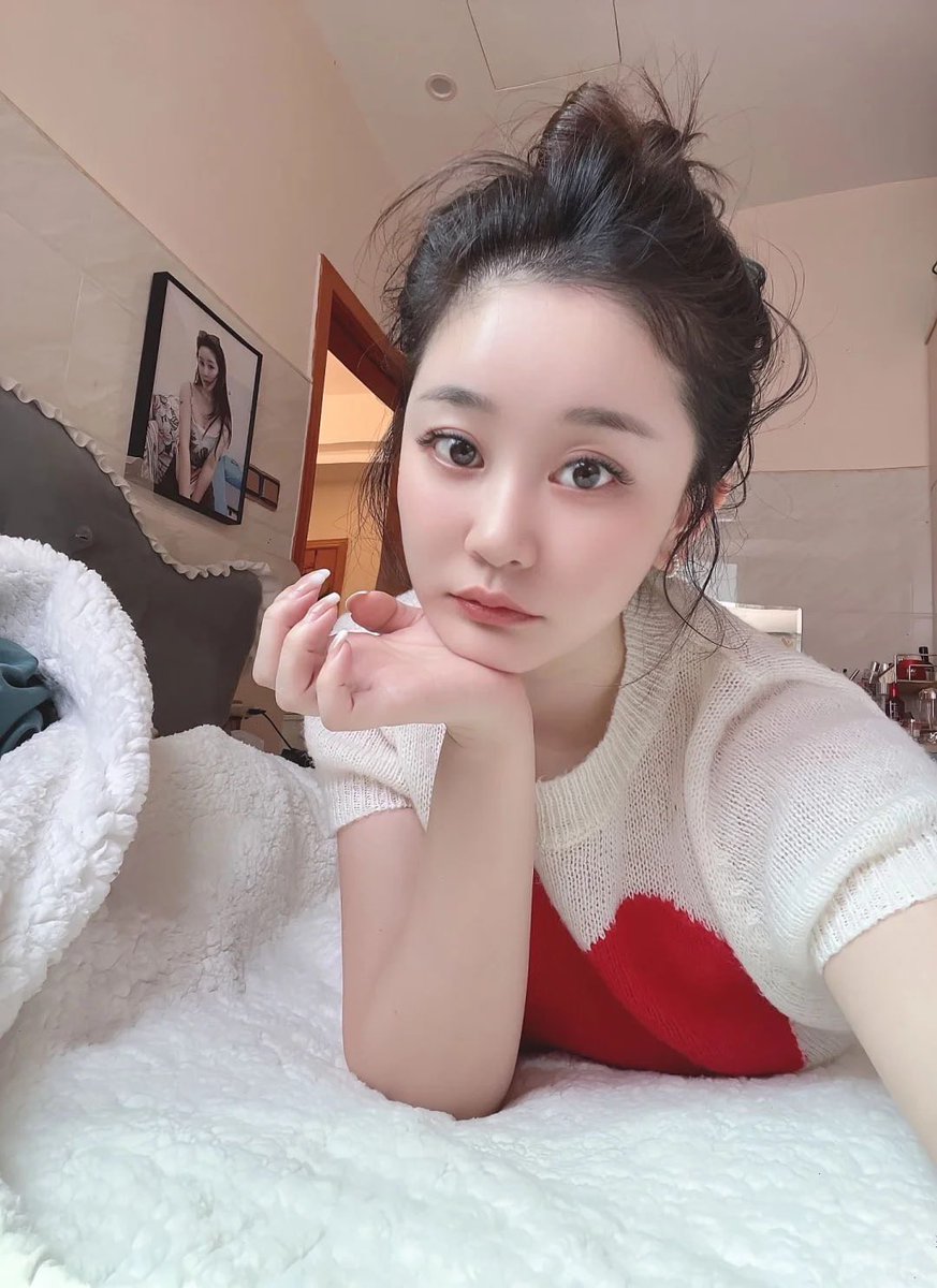 IreneParkeepg1's tweet photo. 听说大多数男人嘴上喊着喜欢纯欲少女，看到我这种生过宝宝依然紧致高挑的熟女身材，却连路都走不动？ #熟女 #反差 https://t.co/R64Mkk1w41