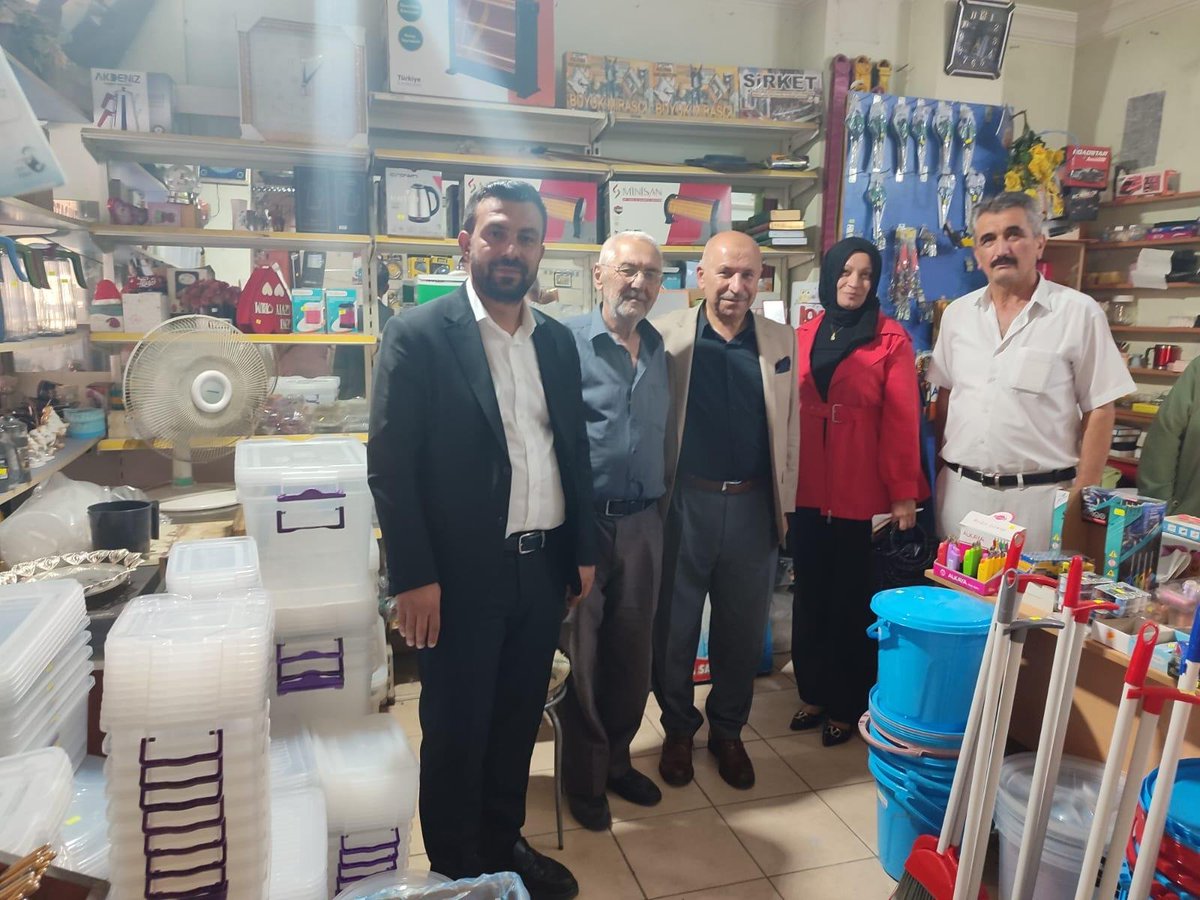 AkKeciorenResmi's tweet photo. 📍Aktepe 

Ekonomi İşlerden Sorumlu İlçe Başkan Yardımcımız Samet İnan, Esnaf Komisyon Birim Başkanımız Yılmaz Belen,  Esnaf Komisyon Üyelerimiz, Mahalle Başkanımız Battal Doğan ve Teşkilat mensuplarımız ile birlikte Esnaf ziyaretinde bulundular.

Esnaflarımıza hayırlı işler ve bol kazançlar diliyoruz.

#MilletimizleNiyetimizBir
#SevdamızdaBüyükDavamızda

@RTErdogan
@hakanhanozcan
@erhansarigol
@AkpartiAnkara
@omerfarukislam