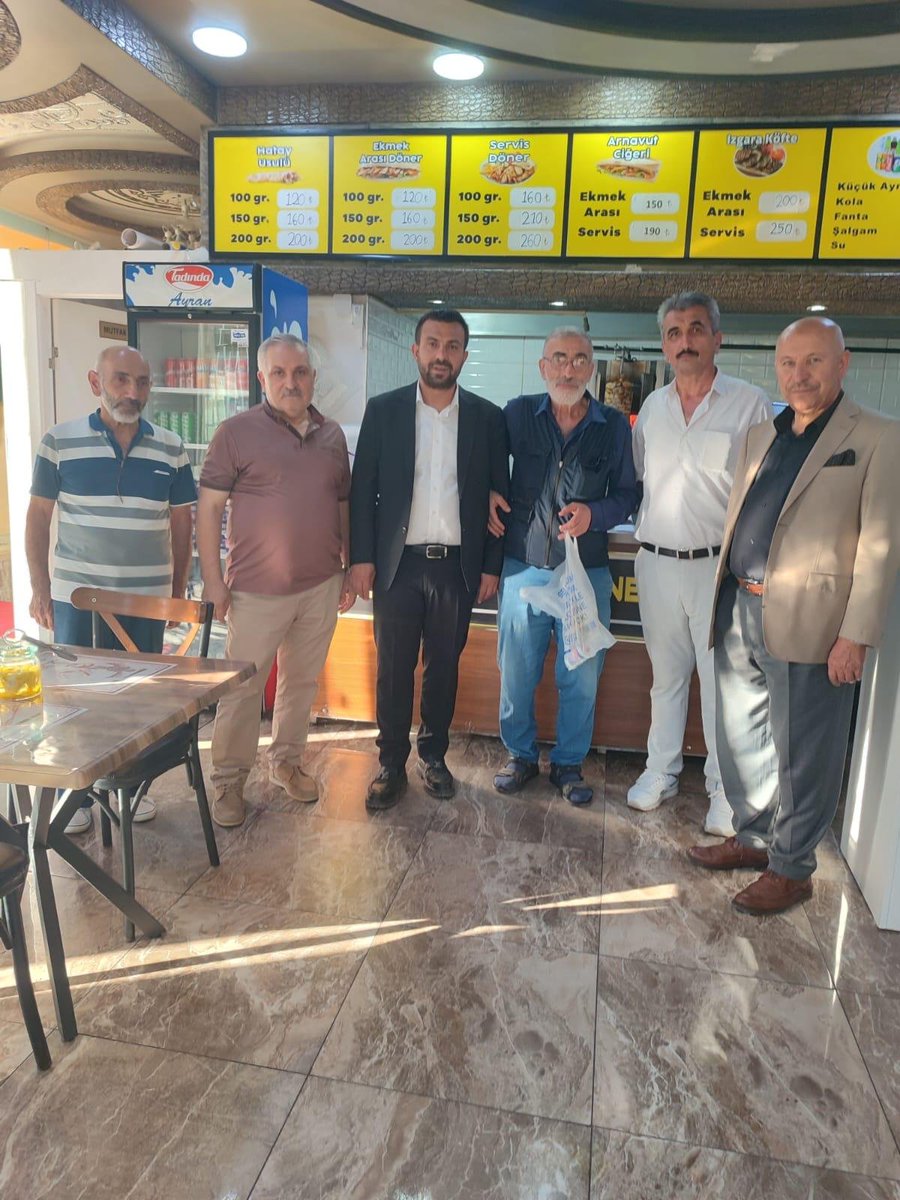AkKeciorenResmi's tweet photo. 📍Aktepe 

Ekonomi İşlerden Sorumlu İlçe Başkan Yardımcımız Samet İnan, Esnaf Komisyon Birim Başkanımız Yılmaz Belen,  Esnaf Komisyon Üyelerimiz, Mahalle Başkanımız Battal Doğan ve Teşkilat mensuplarımız ile birlikte Esnaf ziyaretinde bulundular.

Esnaflarımıza hayırlı işler ve bol kazançlar diliyoruz.

#MilletimizleNiyetimizBir
#SevdamızdaBüyükDavamızda

@RTErdogan
@hakanhanozcan
@erhansarigol
@AkpartiAnkara
@omerfarukislam