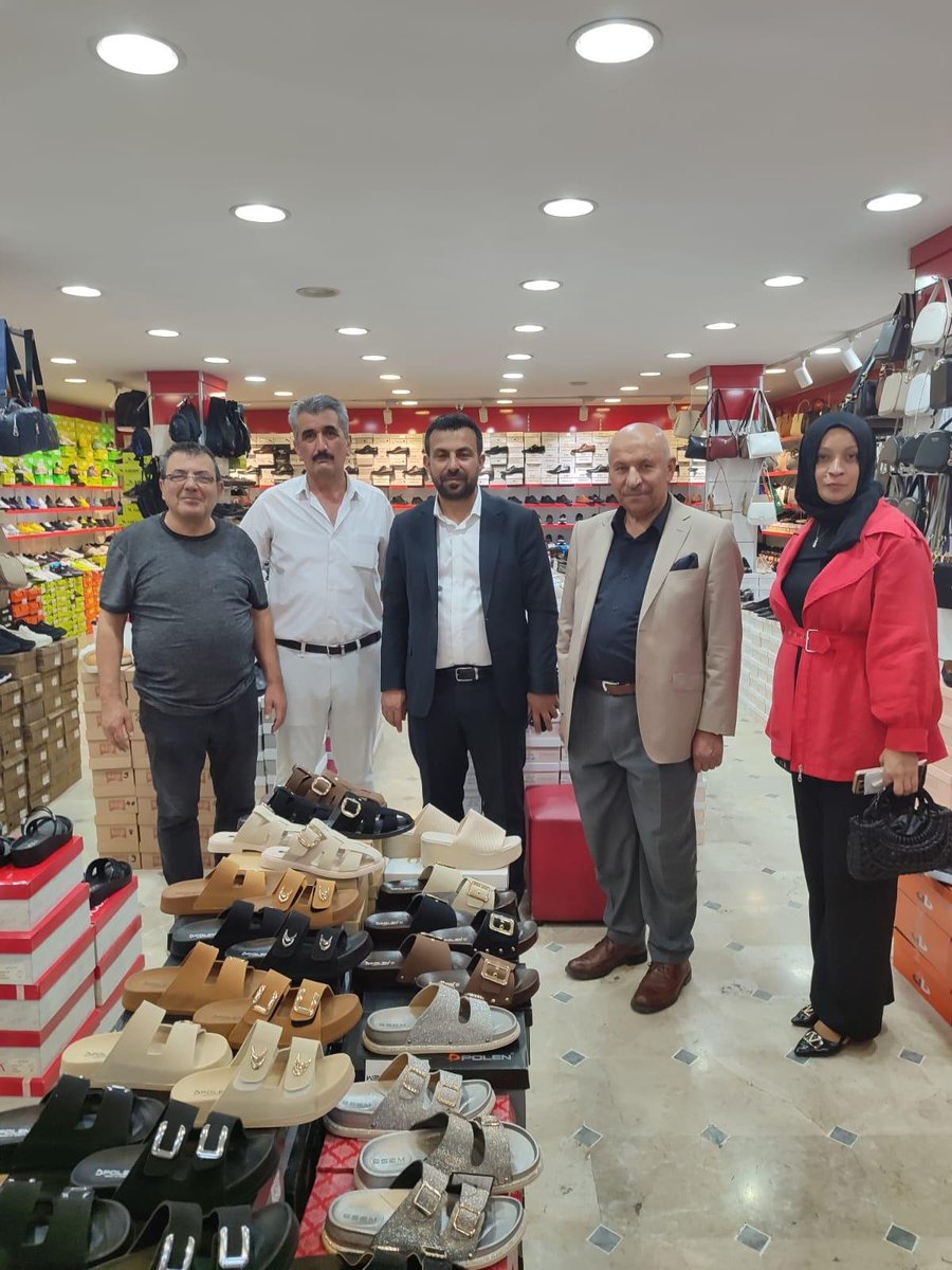 AkKeciorenResmi's tweet photo. 📍Aktepe 

Ekonomi İşlerden Sorumlu İlçe Başkan Yardımcımız Samet İnan, Esnaf Komisyon Birim Başkanımız Yılmaz Belen,  Esnaf Komisyon Üyelerimiz, Mahalle Başkanımız Battal Doğan ve Teşkilat mensuplarımız ile birlikte Esnaf ziyaretinde bulundular.

Esnaflarımıza hayırlı işler ve bol kazançlar diliyoruz.

#MilletimizleNiyetimizBir
#SevdamızdaBüyükDavamızda

@RTErdogan
@hakanhanozcan
@erhansarigol
@AkpartiAnkara
@omerfarukislam