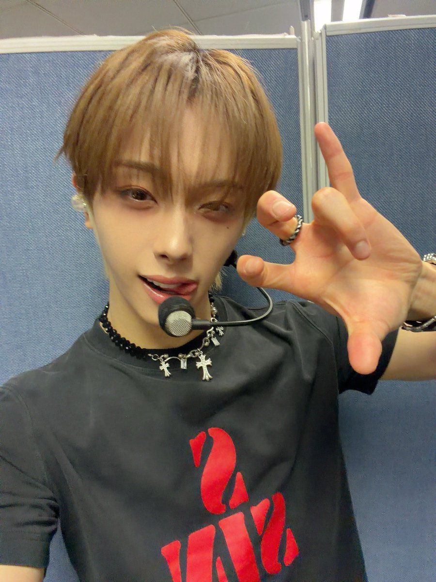 TUNEXX_official's tweet photo. ROCK MODE 🎸

#TUNEXX #튜넥스 
#Taira #타이라 https://t.co/jFwHw6sRLV