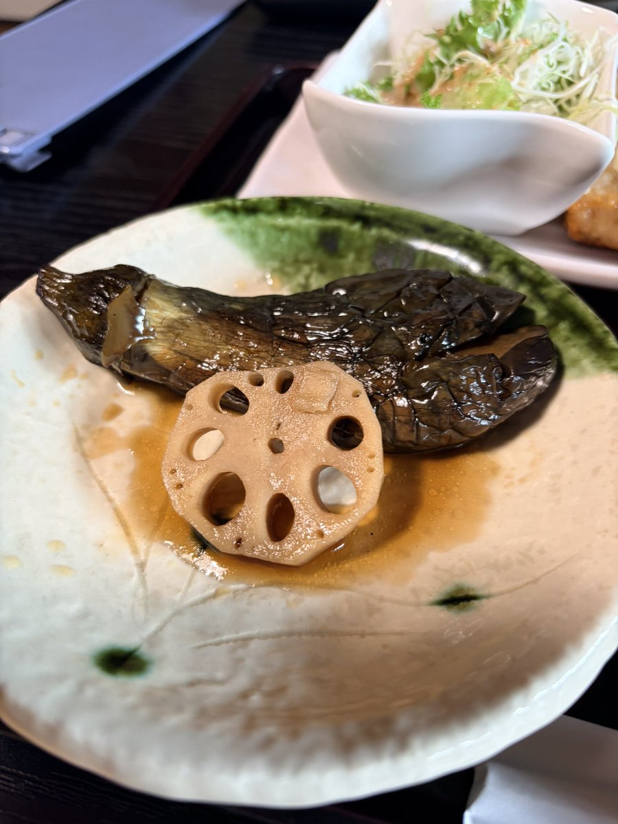 waka2000's tweet photo. 水車の里 瑞穂蔵
休日ランチで初訪問。古民家風の店内ながら座敷ではなくテーブル。子供用に食器セットを用意してくれたり、お子様ランチもすぐに提供してくれるので、後々親がゆっくり食事できる。白米は美味いと思うが、昨今流行りの艶々でふっくらタイプではない。甘みのある昔ながらの美味さ。 https://t.co/jY0U4tmZs3