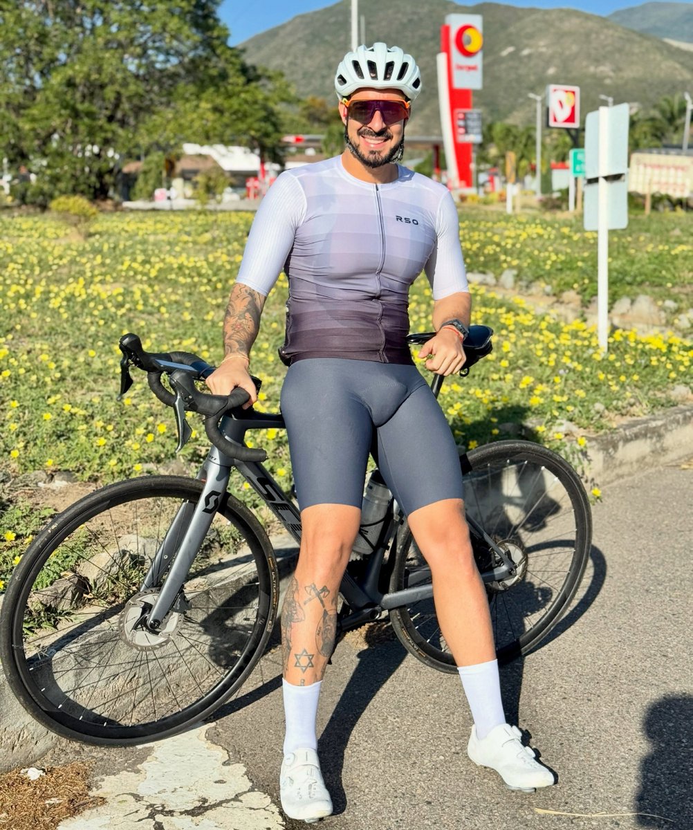 TheCycling24's tweet photo. Weekend 🥳🚴 https://t.co/s0e9dsXHyl