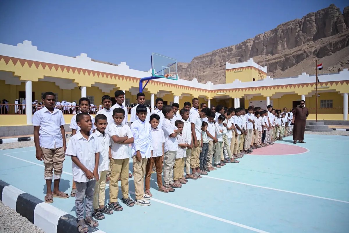 Reema8yousef's tweet photo. What many people around the world don’t know is that Saudi Arabia has allocated part of its budget to supporting development and reconstruction in Yemen through the Saudi Development and Reconstruction Program for Yemen.

It has built schools and hospitals and supported water, electricity, and infrastructure projects investing in a better future for the Yemeni people.

In contrast, what have the Houthis offered Yemen? War, landmines, child recruitment, arbitrary detentions, and abuses against civilians.

There is a difference between those who build a school for a Yemeni child and those who put a weapon in that child’s hands between those who invest in education and those who perpetuate ignorance.
#saudiarabia #yemen #houthi #iran #iraq