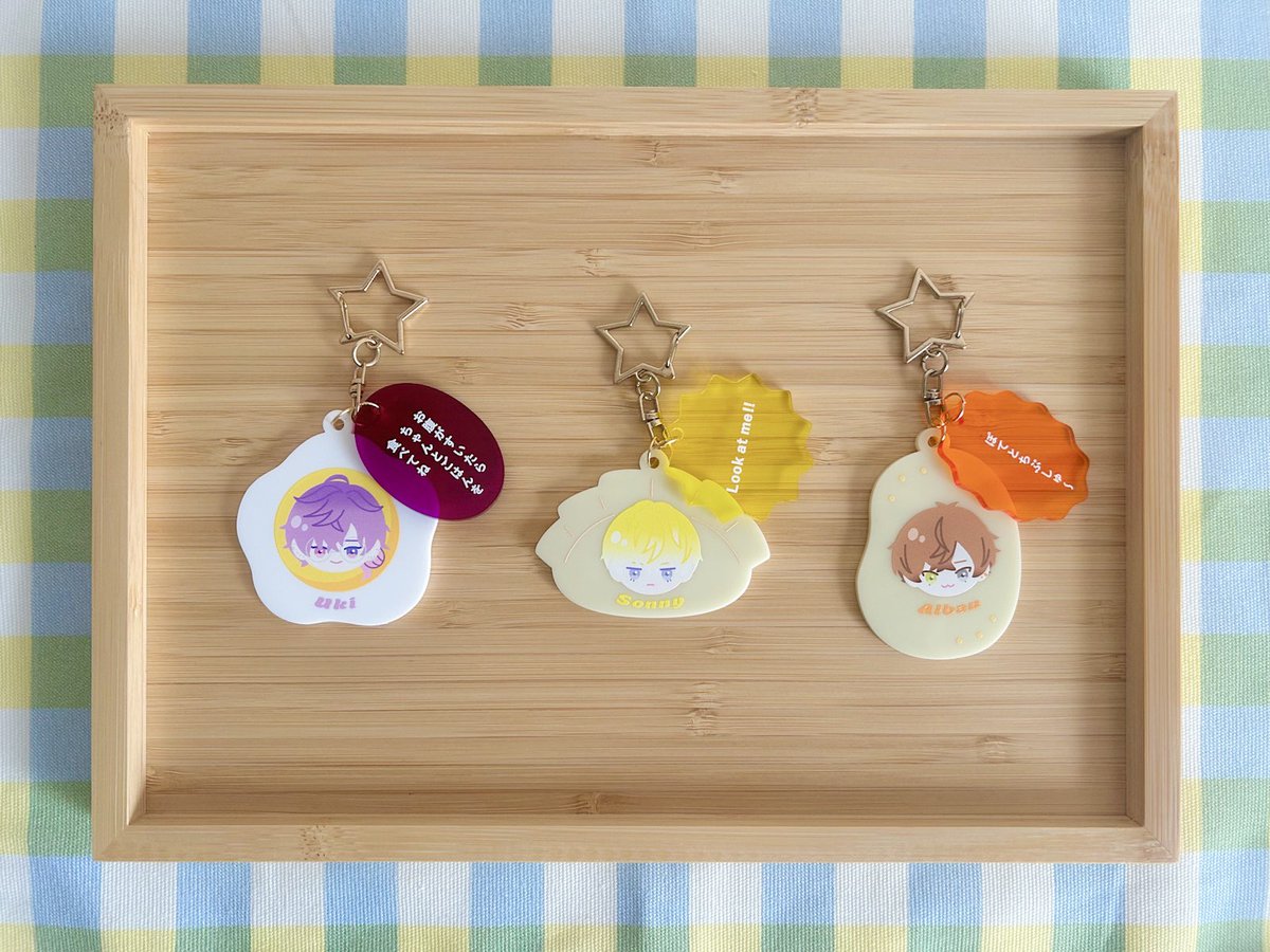 MochiYk5's tweet photo. ↓ラインナップ
🆕Noctyx × Food アクキー
ぱぺとのサイズ感比較もご確認ください
🆕BTB MERORIイメージステッカー
前回頒布したステッカーセットも持っていきます

🌈🕒EN好きな方とお話しできたら嬉しいです！よろしくお願いします😊 https://t.co/GXEzwqdPbl