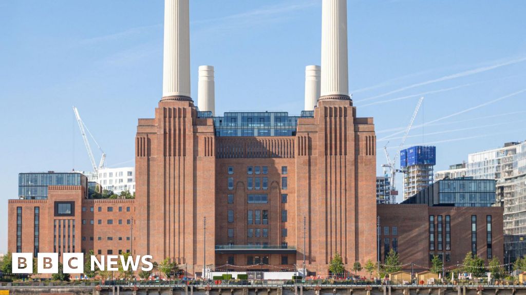 BBCLondonNews's tweet photo. Council homes approved at Battersea Power Station ➡️ https://t.co/gPaakMoZ7U https://t.co/9RnId0AA8M