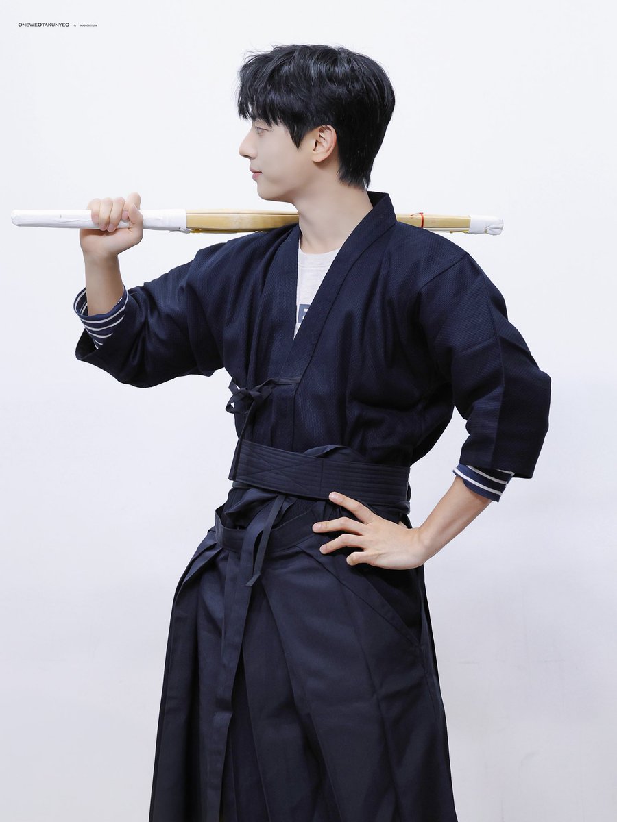 oneweotakunyeo's tweet photo. 260912 사운드웨이브

검도부 강현선배님

#원위 #ONEWE #강현 #KANGHYUN https://t.co/DA8v6Doqvq