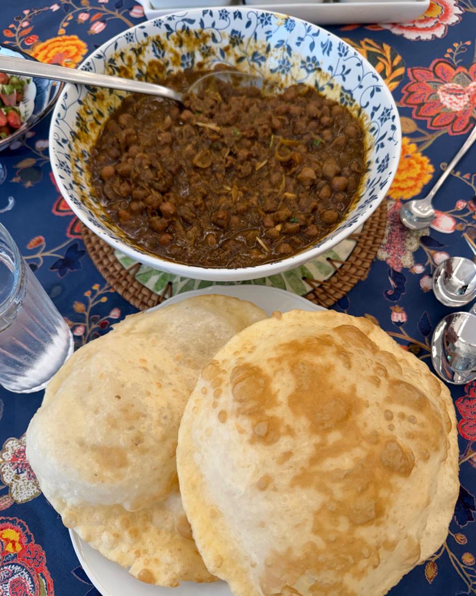 RahulGandhi's tweet photo. For the record: 80% of Indians are non-vegetarian.

Indian non-vegetarian food is delicious. As are my sister's chole bhature. https://t.co/8f6ziKjLan