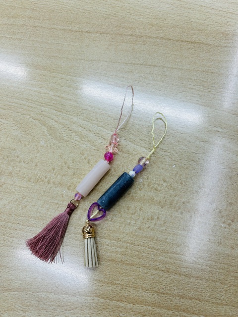 tomida_tosyo's tweet photo. ビーズの色の位置や、ペンダントのひもの色にも
こだわって、オリジナルの管玉が完成！ https://t.co/KA6RfOGKgV