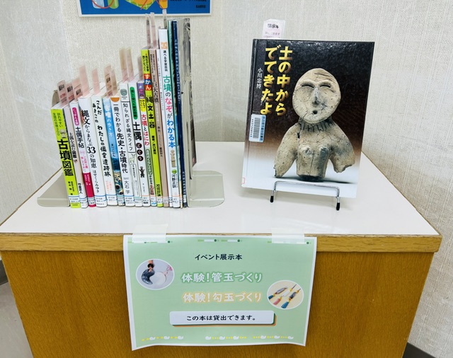 tomida_tosyo's tweet photo. 関連本は、カウンター横に展示してあります📚
ぜひ、ご覧ください🌈 https://t.co/1nYwhO6Oo0
