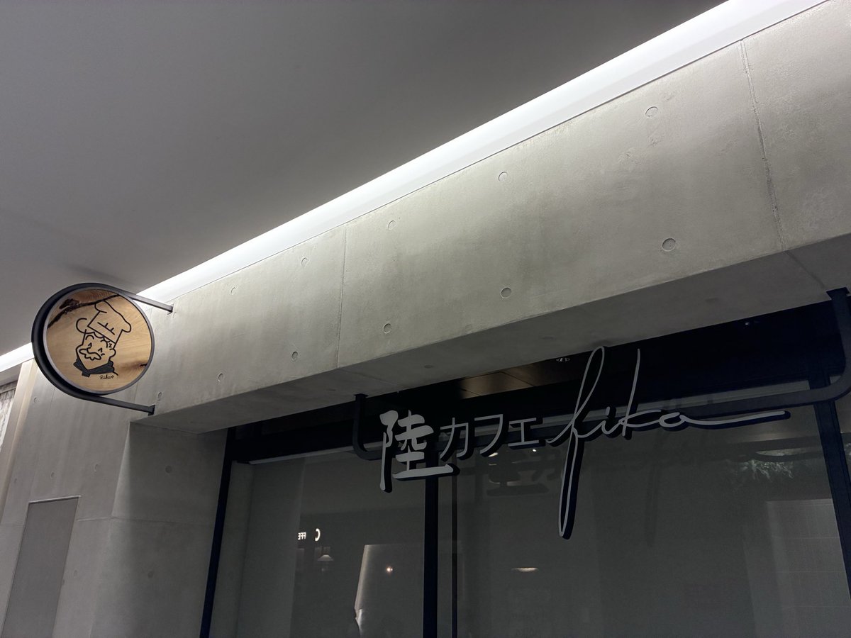 yumekanaerugoe's tweet photo. #グランフロント大阪 の地下1階にできる #りくろーおじさん ですが、以前は人類みな麺類のカフェがあった場所ですね‼️✨

実際に見に来ましたが、思ってる5倍くらい大きいです、また「陸カフェ」も併設されるそうです😳

場所はグランフロント大阪南館地下一階の
03区画の右側で9月24日にグランドオープンです🎉
