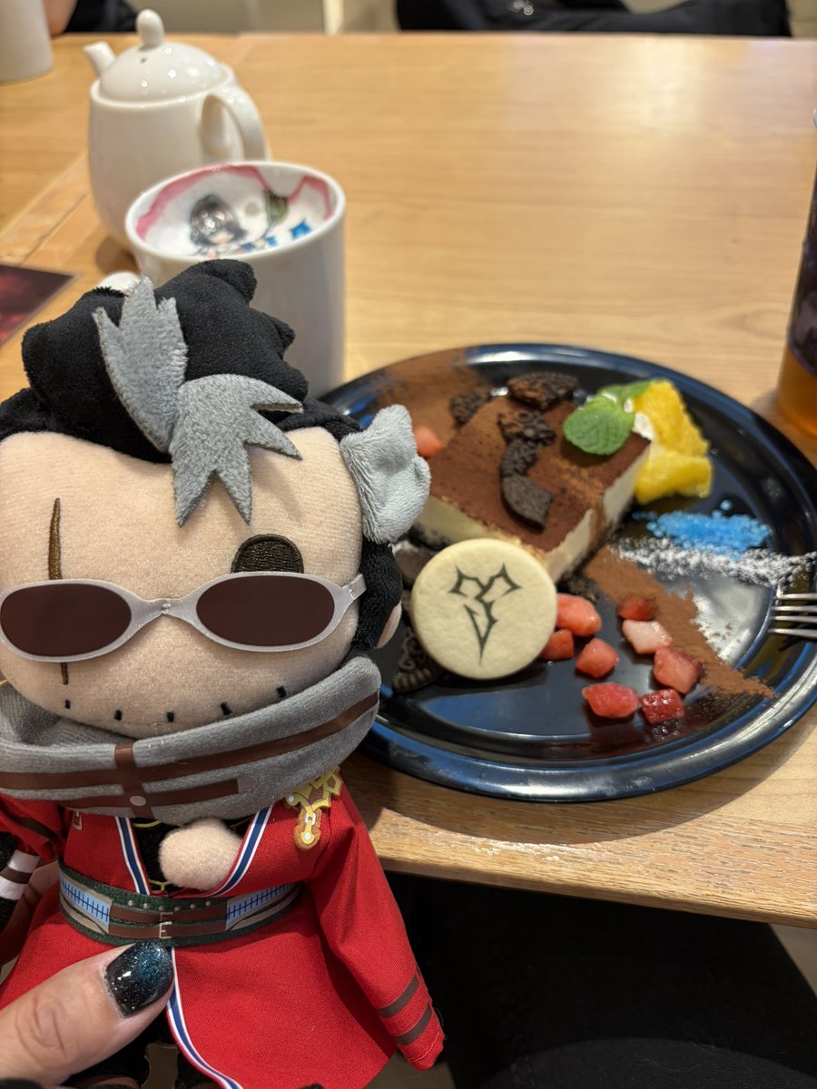 120_jin's tweet photo. 横浜のコラボカフェに連れてってもろた！
アーロンさんカッコイイ✨️
otherWorld流れて涙溢れてきちゃったよ😭 https://t.co/kPt0xCb9mi