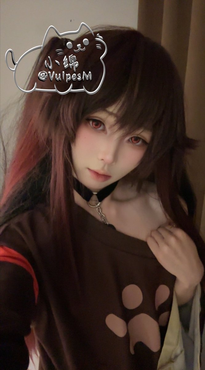 VulpesM_'s tweet photo. 哥哥你手的比例不太对 应该在我比例
#胡桃 #cos #男娘 https://t.co/lwgoPbswIQ