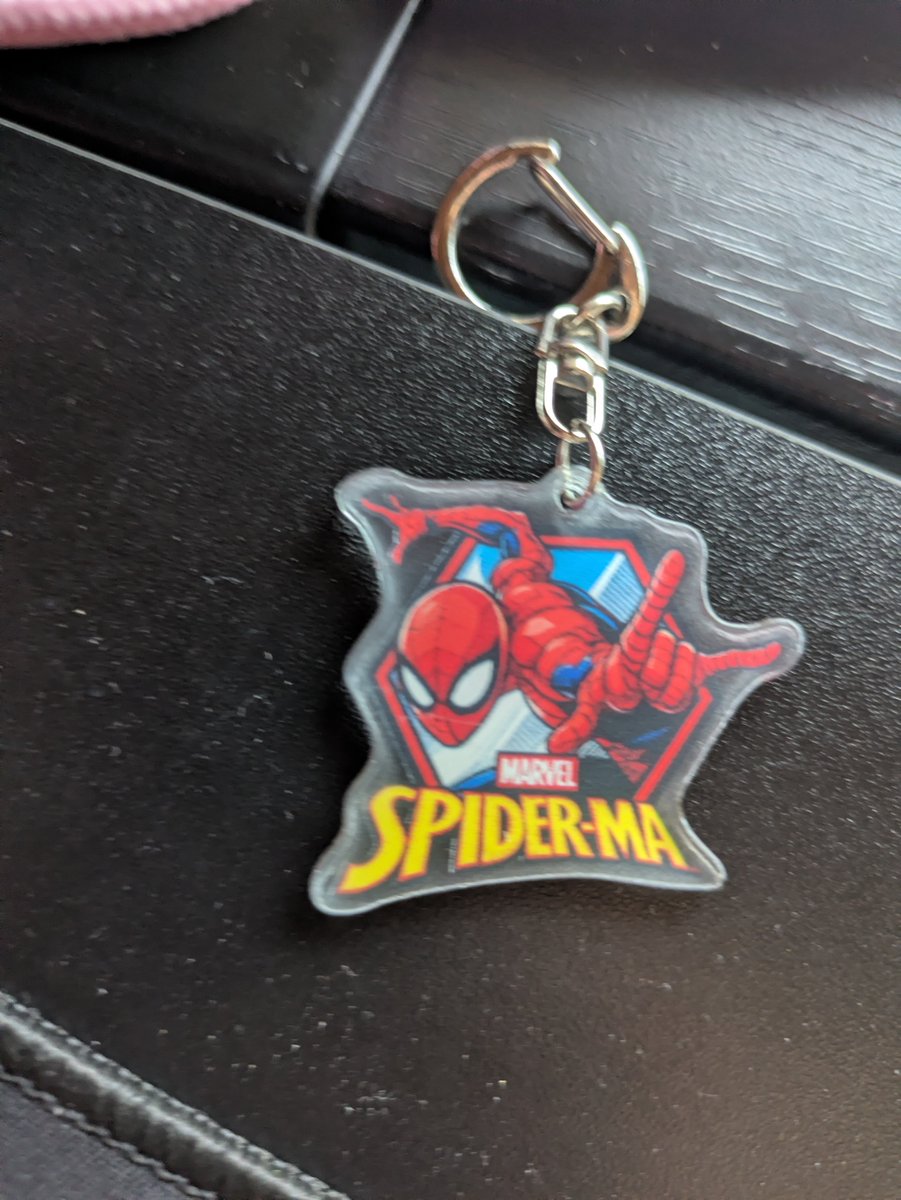 HERO_sun507's tweet photo. お詫びの品のキーホルダー届いたけど　

スパイダーマンのNないんだけどw https://t.co/yixNab5alN