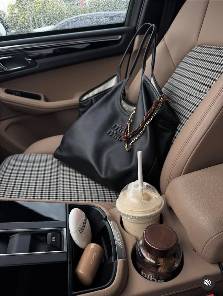 _missbanter's tweet photo. coffee in car aesthetics https://t.co/88CsH6qVpp