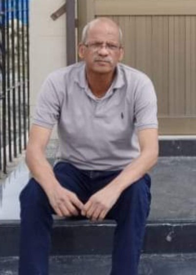 MoinWriter631's tweet photo. روز ملنے والے

​جو روز ملا کرتے تھے
اب جانے کس دنیا کے
باسی ہیں
جانے کہاں گئے
جو گھنٹوں باتیں کرتے تھے
اب رسماً بھی نہیں ملا کرتے
کوئی رابطہ بھی نہیں کرتے
سب اپنی اپنی دنیاؤں میں
گم ہو گئے ہیں
رابطہ کرنے پر بھی
رابطہ نہیں کرتے
کس غم کے مارے ہیں
کچھ کہتے بھی نہیں
#BazarMTQ #poems https://t.co/JLuegGcnEP