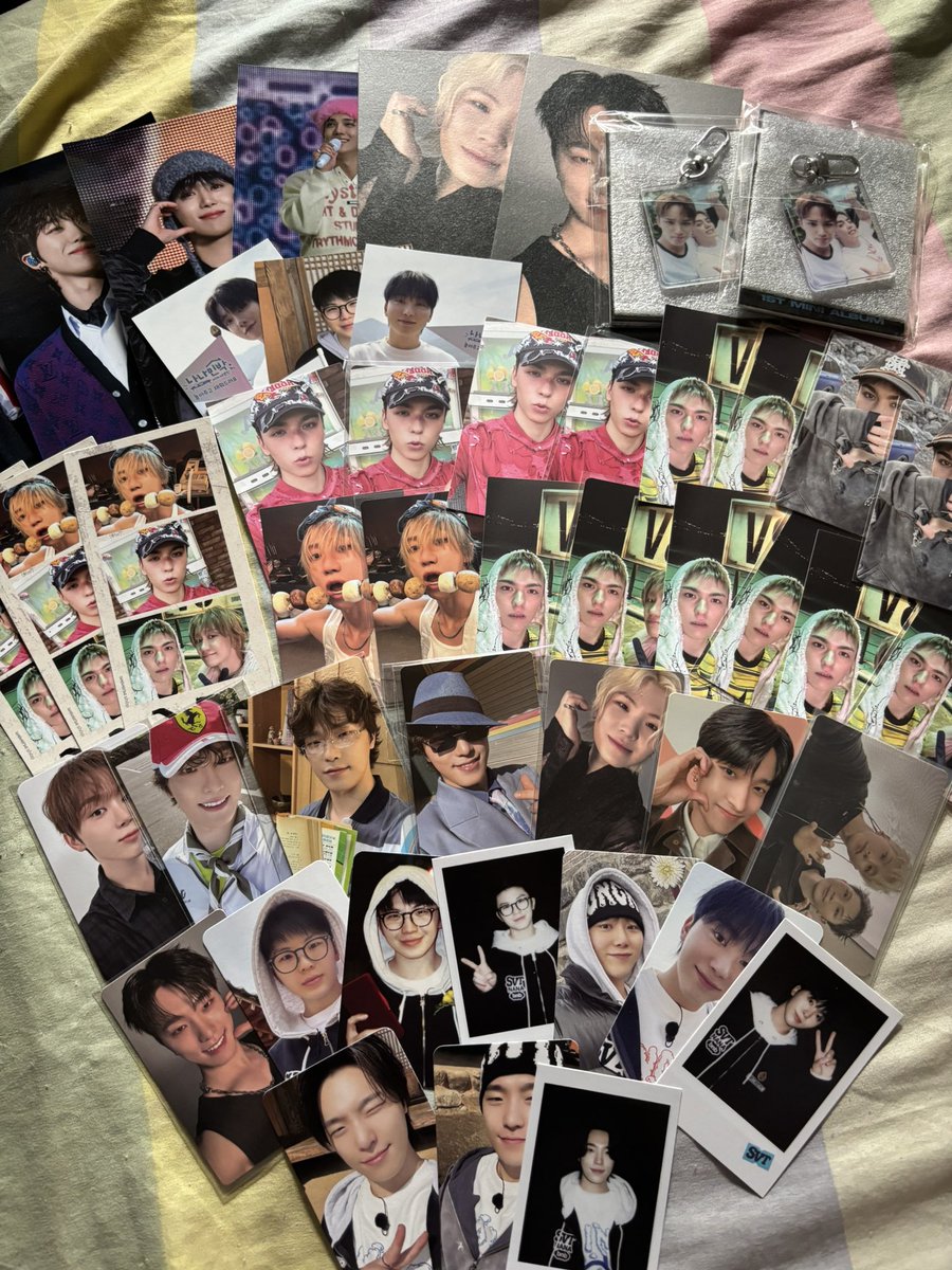 sftkyeom's tweet photo. hi i’ll post the remaining items below + random items—lowered the prices pa 🙇‍♀️ inuubos k nlng tlga huhu check the replies nalang 🫶🏻

# wts lfb dino picheolin board v8 
 weverse pob fansign pc caratland caratzone seungkwan fan party album jewel case magazine nana bnb postcard cxm https://t.co/BANEFbhP0I