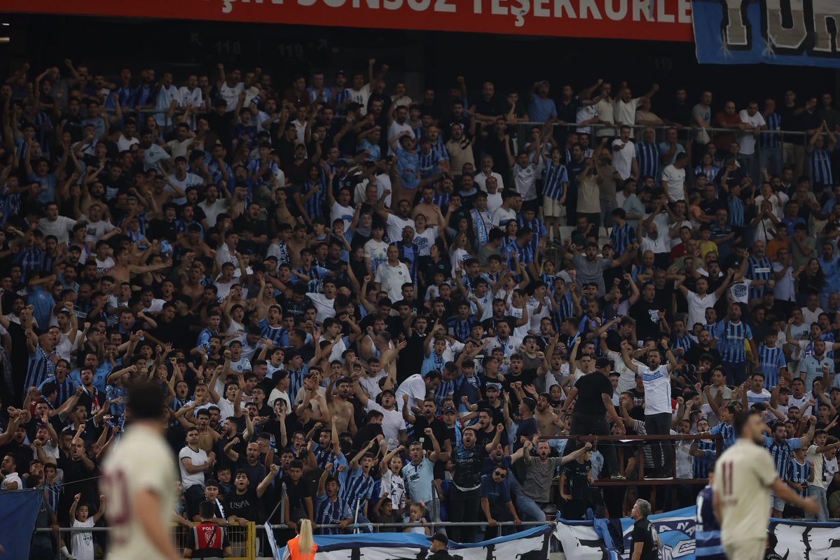 Beratesin1940's tweet photo. +45 değil ha -45 de ki takımın taraftarı 
ŞİMŞEKLER GRUBU DİMDİK AYAKTA
@Halkin_Takimi 
@AdsKulubu https://t.co/ELYkYIRgB2