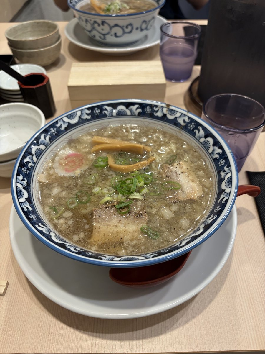 nu_0117's tweet photo. 最後にラメーンを食べる https://t.co/uImpwn6lUj